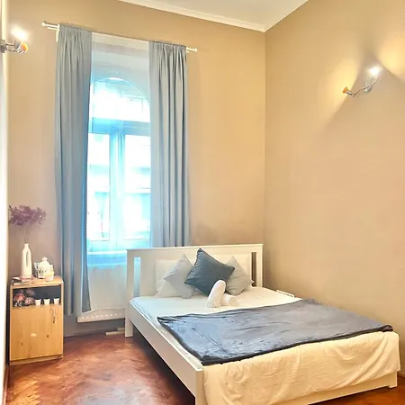 Kerepesi 3 - Opposite Keleti Station *