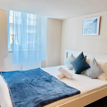 Kerepesi 3 - Opposite Keleti Station Homestay *