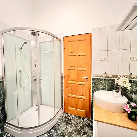 Kerepesi 3 - Opposite Keleti Station Homestay Budapest